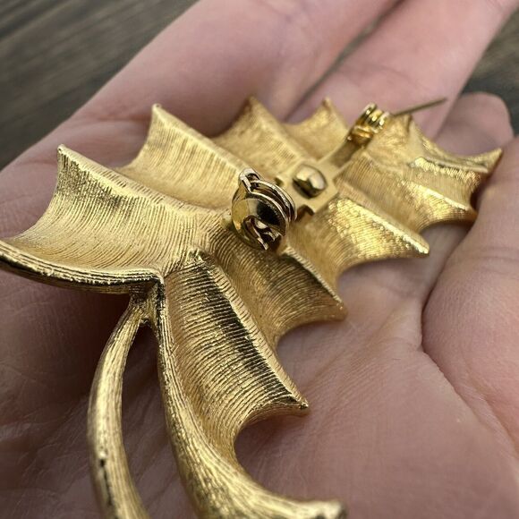 3 Vintage Gold Tone Textured Leaf Brooch Pins Feather Costume Estate Jewelry - Picture 7 of 16